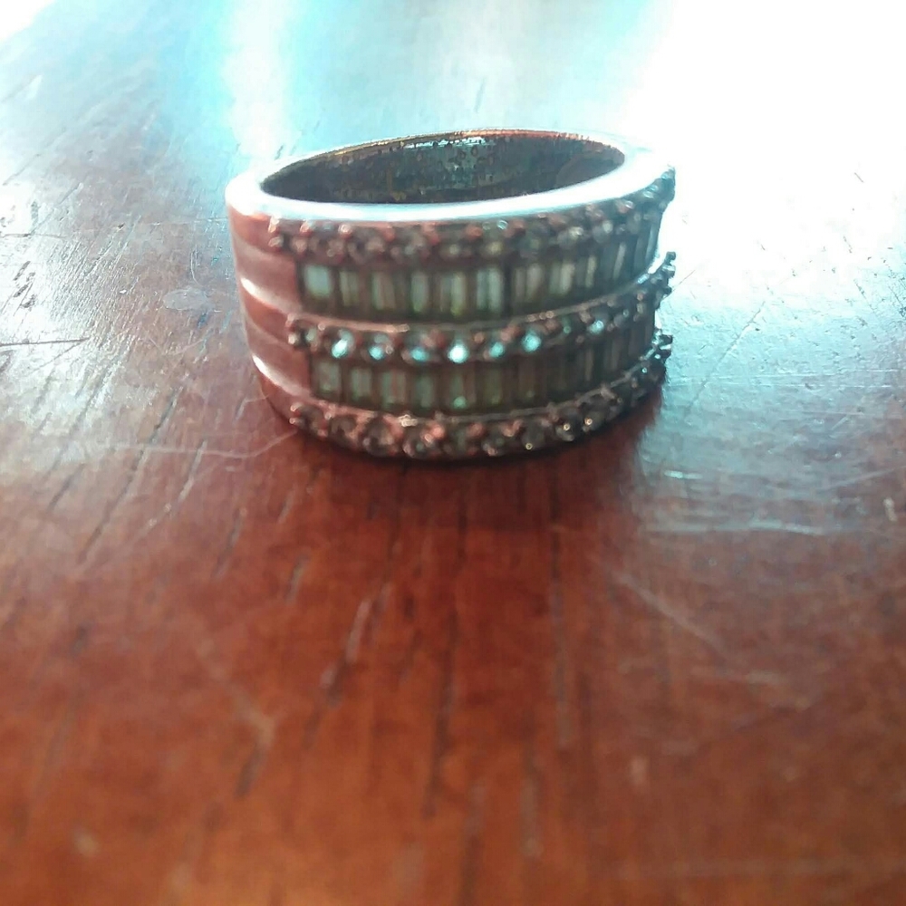 Ring - Picture 3 of 3